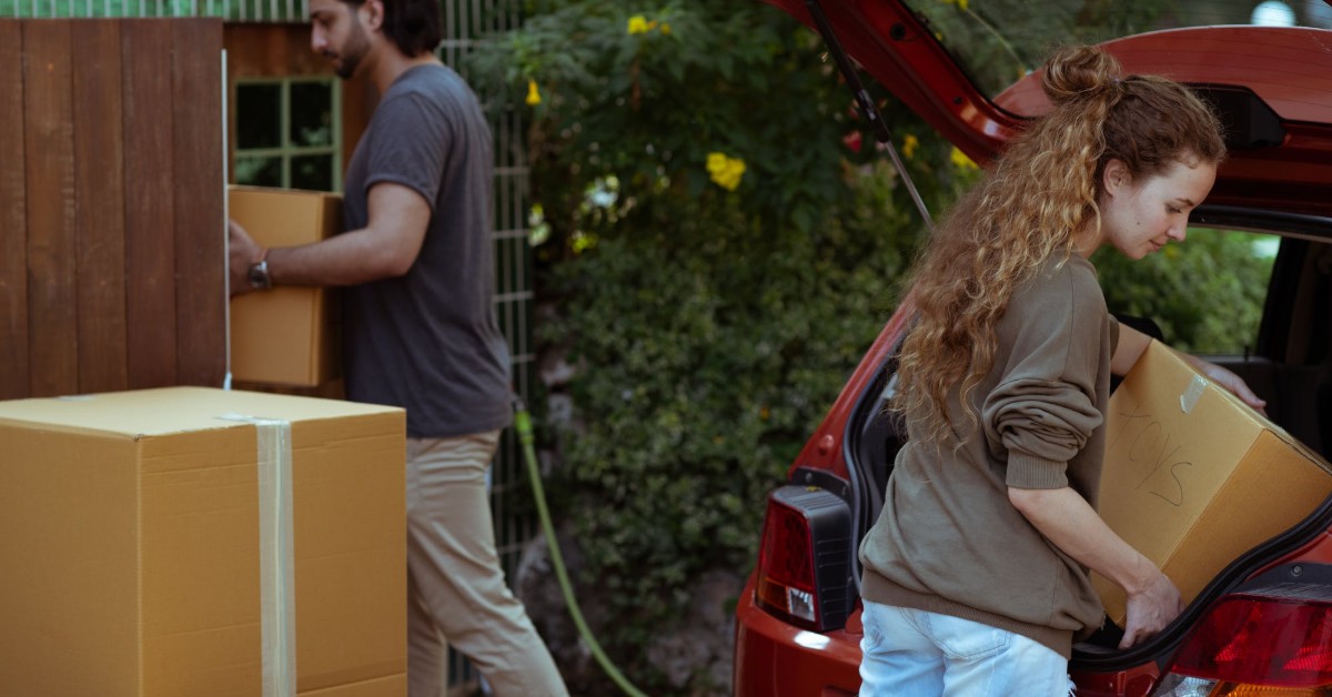 couple putting boxes into car